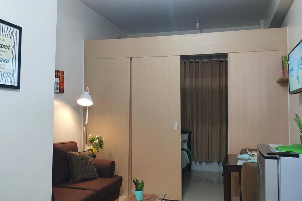 Cherolds Place Lovely 1 Bedroom Condo With Balcony 马尼拉 外观 照片