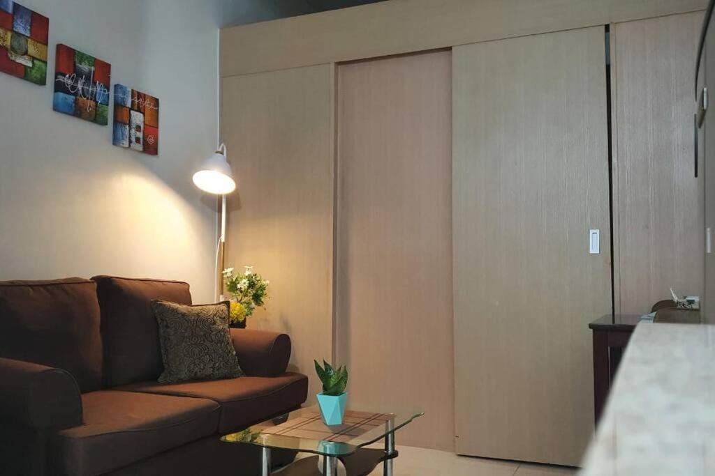 Cherolds Place Lovely 1 Bedroom Condo With Balcony 马尼拉 外观 照片