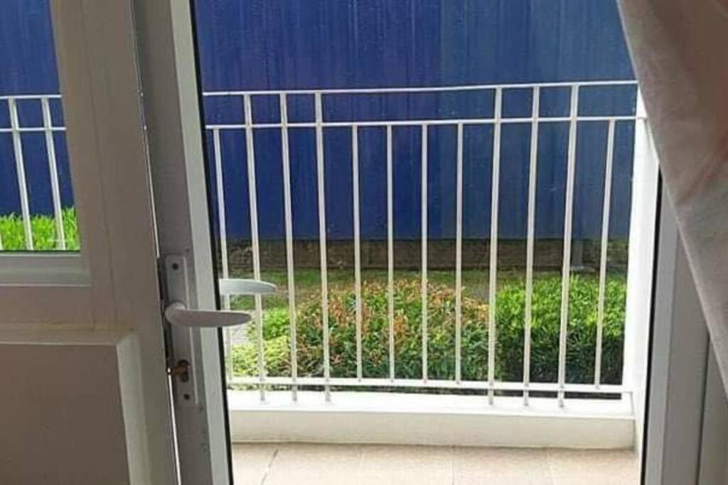 Cherolds Place Lovely 1 Bedroom Condo With Balcony 马尼拉 外观 照片