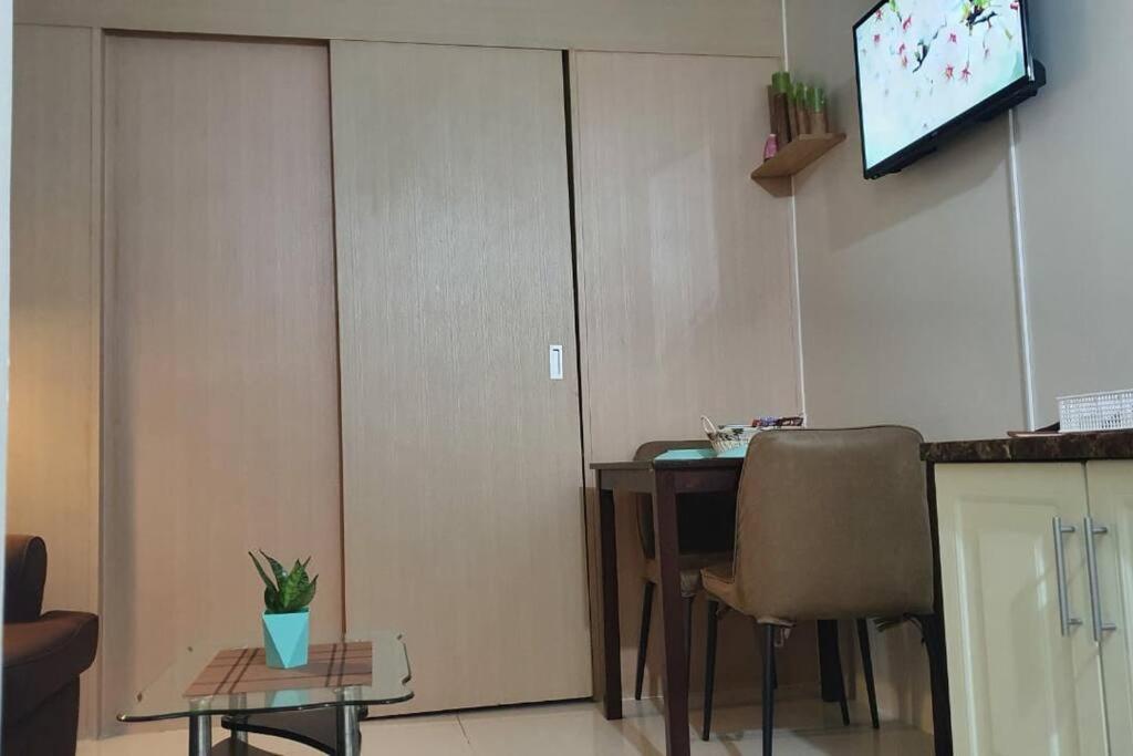 Cherolds Place Lovely 1 Bedroom Condo With Balcony 马尼拉 外观 照片